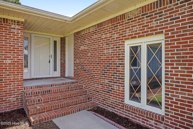 6107 Pelican Drive, New Bern, NC 28560