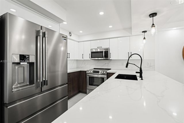5701 Collins Ave 503, Miami Beach, FL 33140