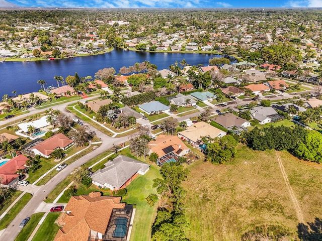 1558 Grantham Dr, Wellington, FL 33414