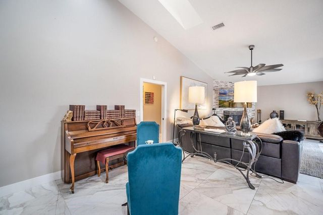 1558 Grantham Dr, Wellington, FL 33414