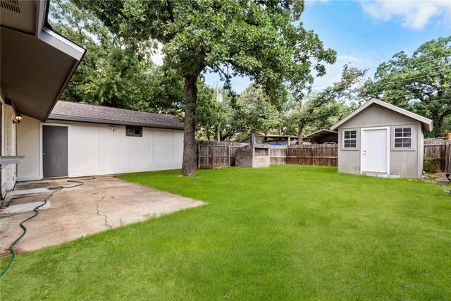 1137 Kingston Drive, Lewisville, TX 75067