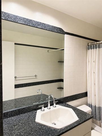 425 N Neville St 103, Oakland, PA 15213