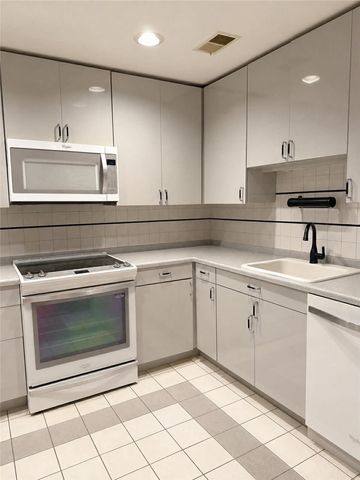 425 N Neville St 103, Oakland, PA 15213