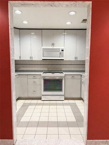 425 N Neville St 103, Oakland, PA 15213