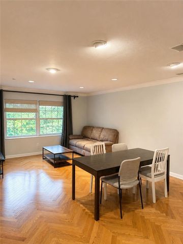 425 N Neville St 103, Oakland, PA 15213