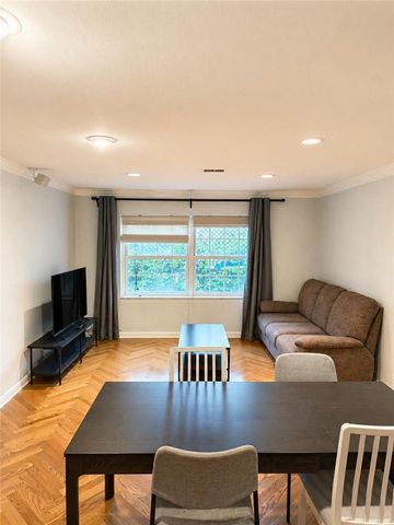 425 N Neville St 103, Oakland, PA 15213