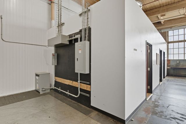 122 Pleasant St, Easthampton, MA 01027