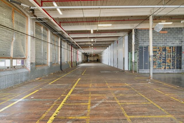 122 Pleasant St, Easthampton, MA 01027