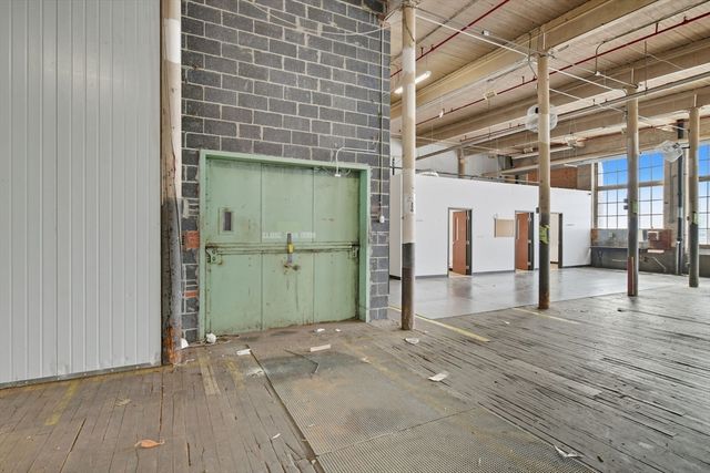 122 Pleasant St, Easthampton, MA 01027