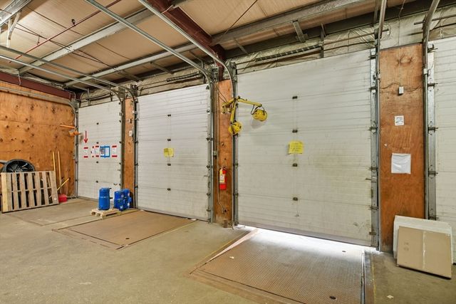 122 Pleasant St, Easthampton, MA 01027