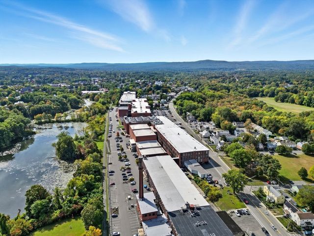 122 Pleasant St, Easthampton, MA 01027