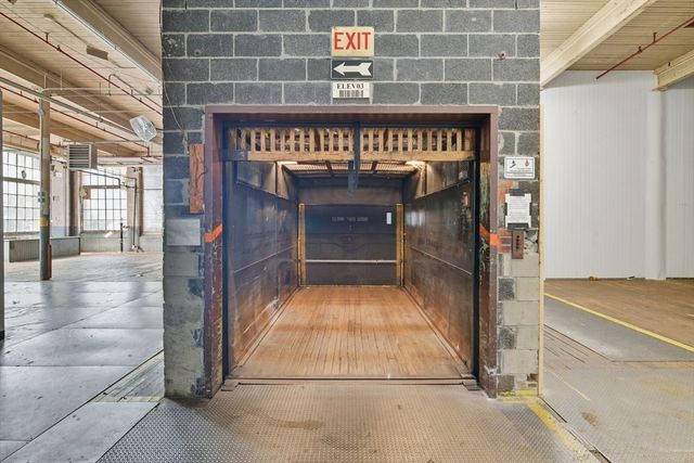 122 Pleasant St, Easthampton, MA 01027