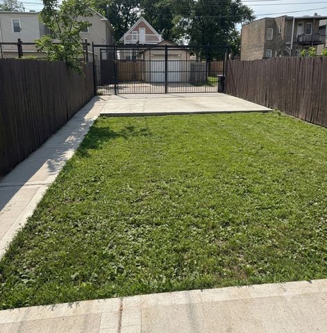 1040 N Lawndale Avenue, Chicago, IL 60651