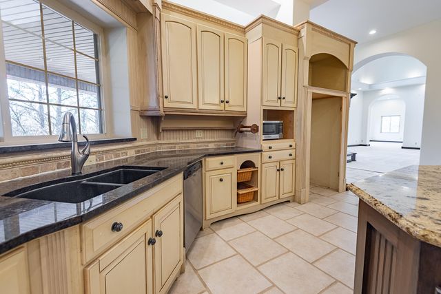 2665 W Blakey Street, Springfield, MO 65810