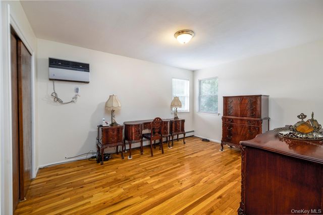 1706 Washington Drive, Merrick, NY 11566