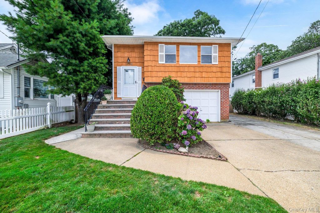 1706 Washington Drive, Merrick, NY 11566