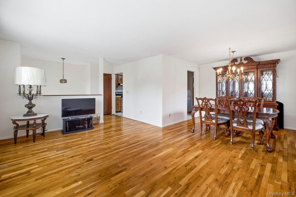 1706 Washington Drive, Merrick, NY 11566 — photo 3