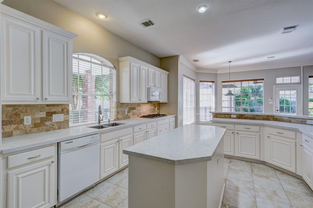 3202 Oakland Drive, Sugar Land, TX 77479