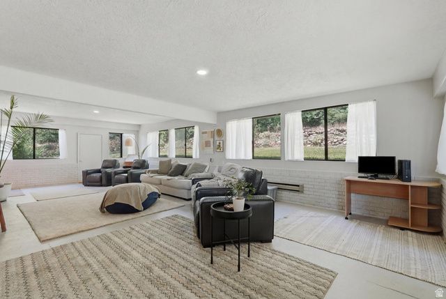 3520 KINGSTON CIR, Ogden, UT 84403