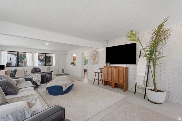 3520 KINGSTON CIR, Ogden, UT 84403