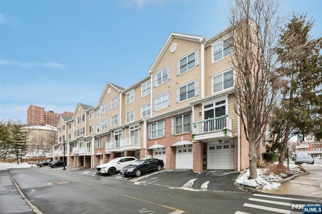 273 Roslyn Court 273, West New York, NJ 07093