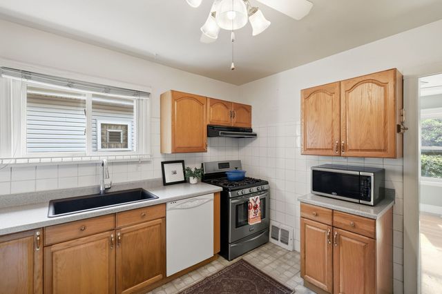 3905 Custer Avenue, Lyons, IL 60534