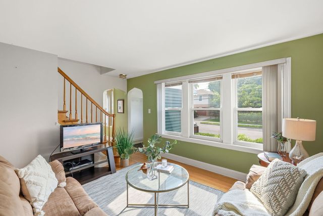 3905 Custer Avenue, Lyons, IL 60534