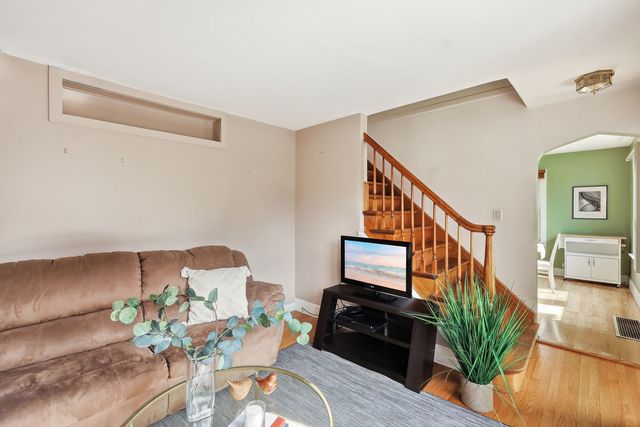 3905 Custer Avenue, Lyons, IL 60534