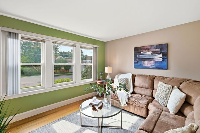 3905 Custer Avenue, Lyons, IL 60534