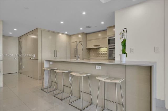 5875 Collins Ave 1003, Miami Beach, FL 33140