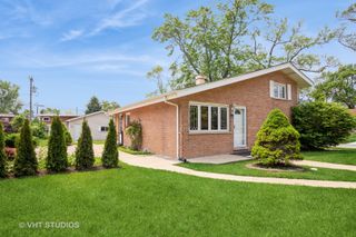 157 Drake Lane, Des Plaines, IL 60016