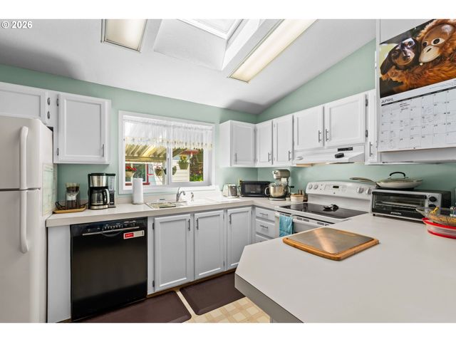 3355 N DELTA Hwy 181, Eugene, OR 97408