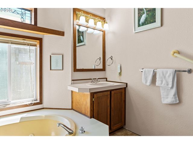 3355 N DELTA Hwy 181, Eugene, OR 97408