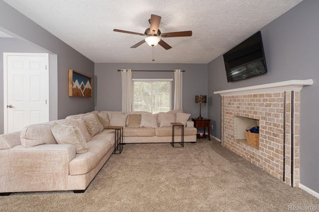 7152 Snow Apple Drive, Independence Charter Township, MI 48346