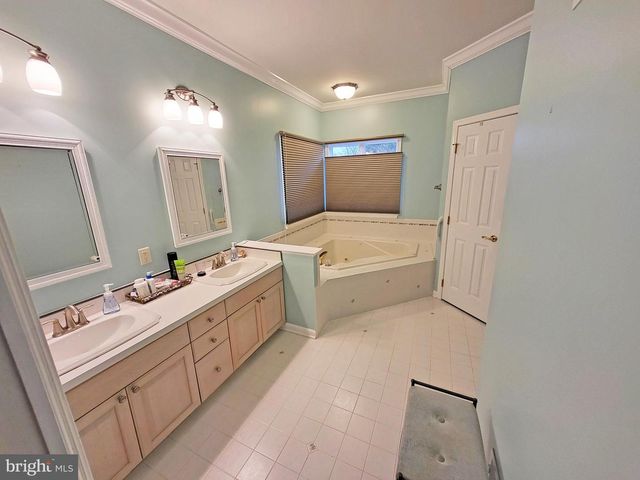 720 CRESSON DR, Chambersburg, PA 17202