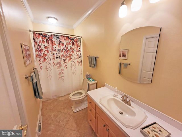 720 CRESSON DR, Chambersburg, PA 17202