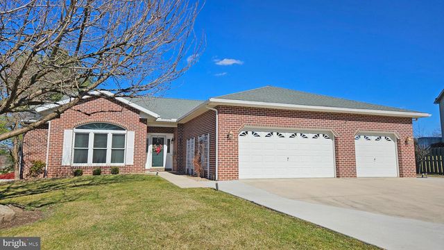 720 CRESSON DR, Chambersburg, PA 17202