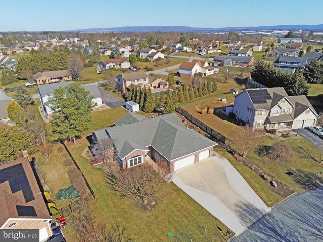 720 CRESSON DR, Chambersburg, PA 17202