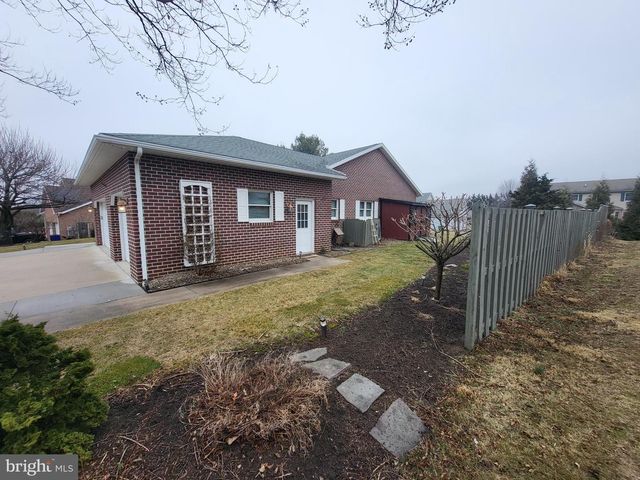 720 CRESSON DR, Chambersburg, PA 17202