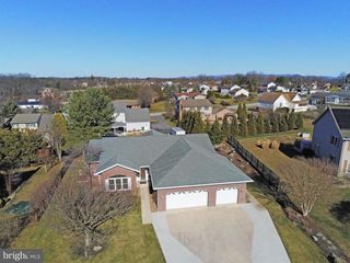 720 CRESSON DR, Chambersburg, PA 17202