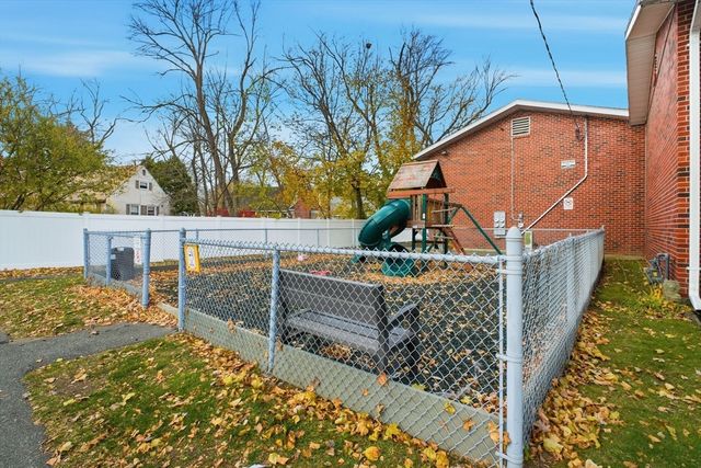 19 Manor Court 19, Springfield, MA 01118