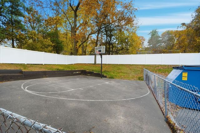 19 Manor Court 19, Springfield, MA 01118