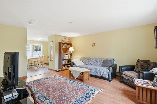 19 Manor Court 19, Springfield, MA 01118