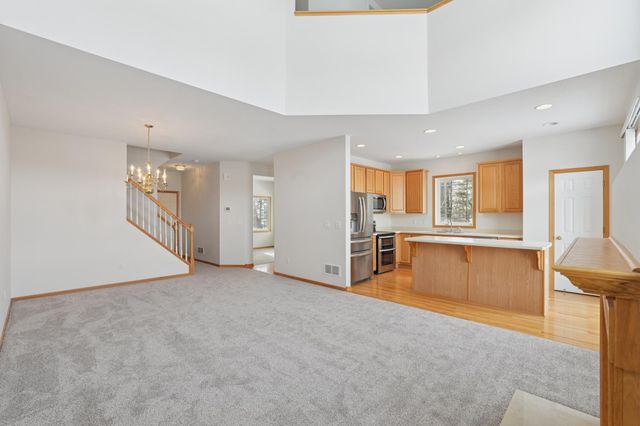 580 Sutherland Drive, Woodbury, MN 55129