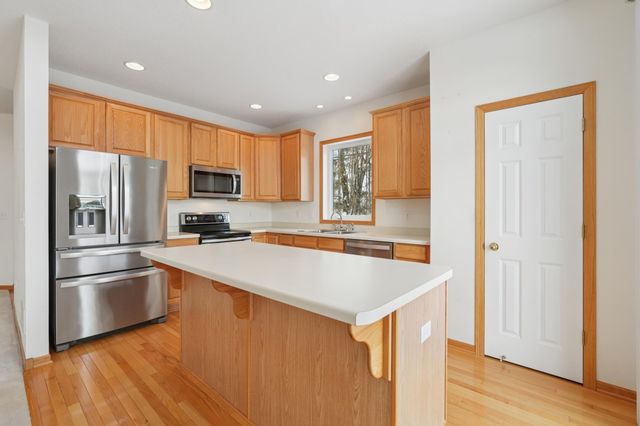 580 Sutherland Drive, Woodbury, MN 55129