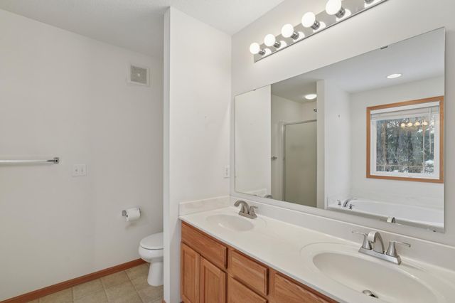 580 Sutherland Drive, Woodbury, MN 55129