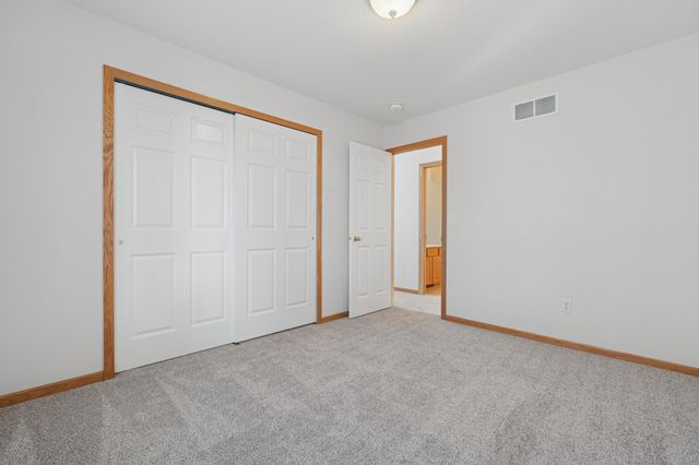 580 Sutherland Drive, Woodbury, MN 55129