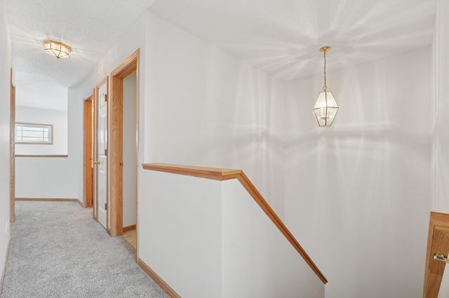 580 Sutherland Drive, Woodbury, MN 55129