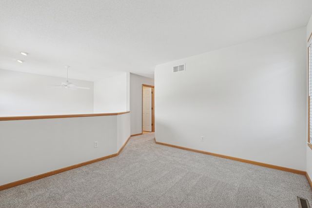 580 Sutherland Drive, Woodbury, MN 55129