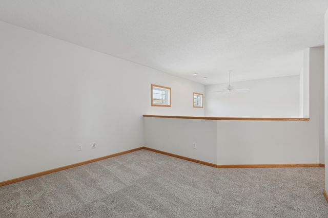 580 Sutherland Drive, Woodbury, MN 55129